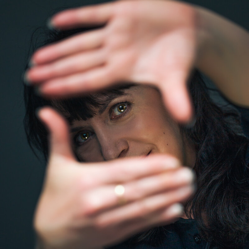 foto handen jeanette filmkader voor quick start videomarketing