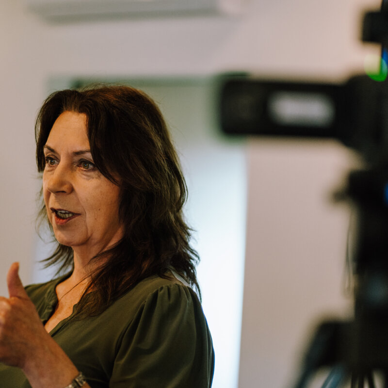 jeanette borger strateeg, videoproducer en regisseur aan het werk